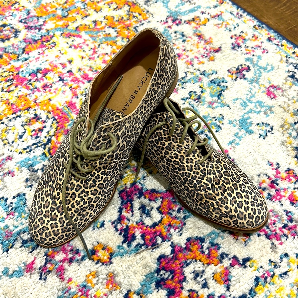 Lucky Brand women’s lace up dress shoe  Leopard